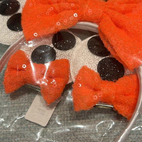 NEW! Minnie Olaf Ears and Hair Accessory Bundle - Picture 3 of 5